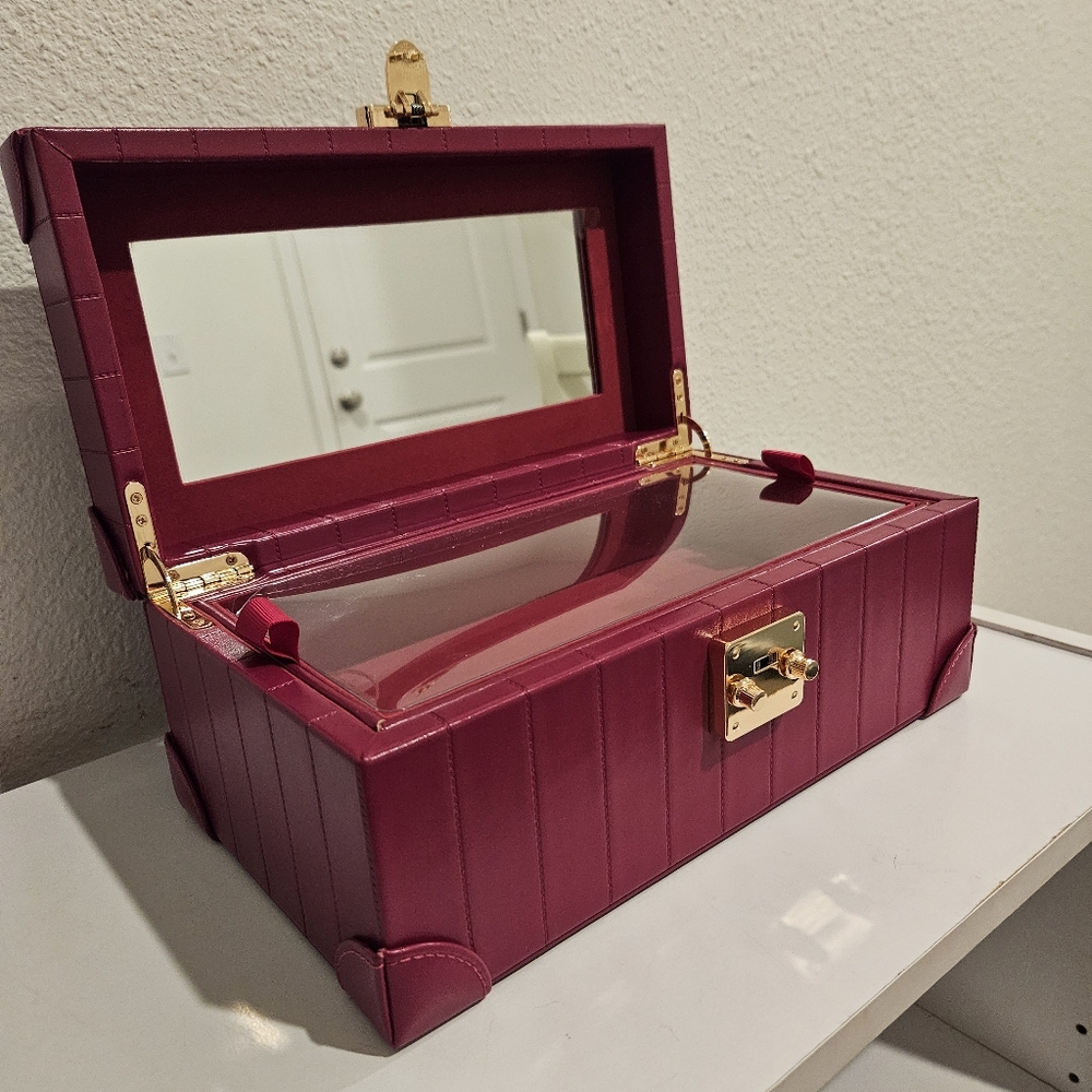 Victoria's Secret jewelry box trunk - Picture 7 of 9